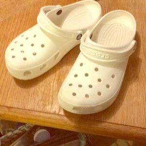 Crocs (white)